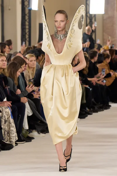 Look 18